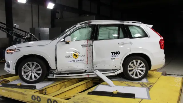 volvo xc90 crash test