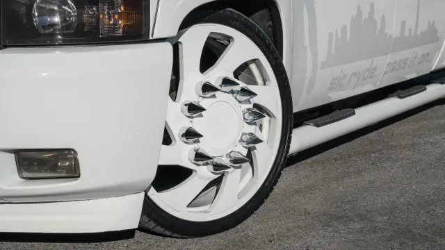 Chevrolet Silverado Forgiato 26 llantas