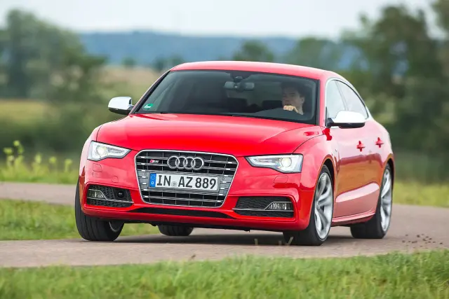 Audi S5 Sportback curva