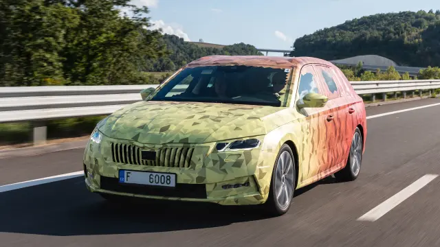 Primera prueba del Skoda Octavia 2020. AUTOBILD.ES ha podido ponerse al volante de una unidad preserie.