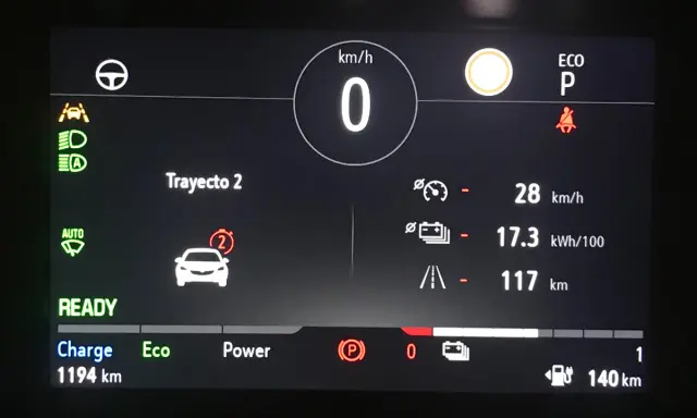 En el cockpit, de forma rectangular, puede verse toda la información sobre la conducción o el consumo.