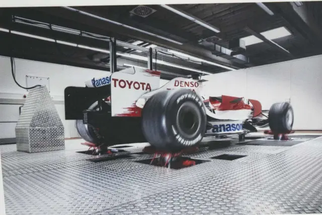 Banco '7 postes' de F1: una de las joyas del MSI: aquí se ajusta el 'setting' de cualquier coche simulando condiciones de circuito