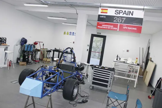 Laboratorios: aquí tan pronto te 'examinan' de desmontaje y montaje de un coche o desarrollas un bólido para la Fórmula Student