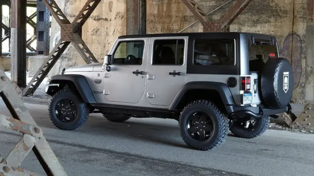 cinco todoterrenos radicales Jeep Wrangler trasera