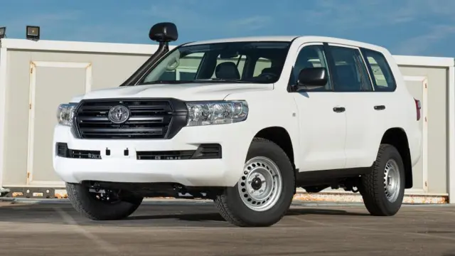 coches-vendían-cambio-manual-Toyota-Land-Cruiser-200