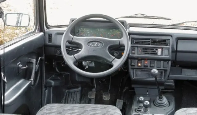 Lada Niva, interior