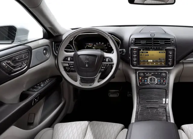 Interior del Lincoln Continental