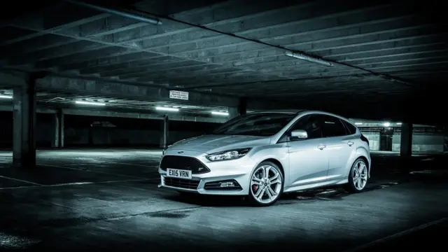 Ford Focus ST 275 CV frontal 2