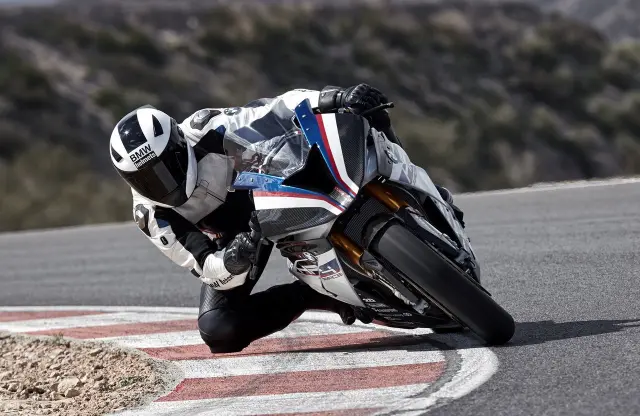 Nueva BMW HP4 Race 2