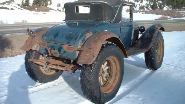 Ford Model A 'Bigfoot' trasera nieve