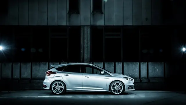 Ford Focus ST 275 CV lateral