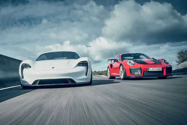 Porsche GT2 RS vs Porsche Mission E