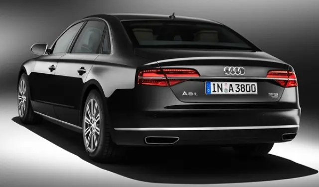 Audi A8 L Security trasera
