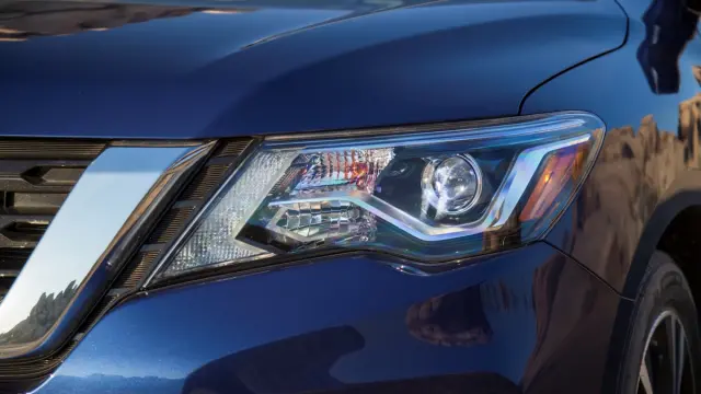 Nissan Pathfinder 2017 faro delantero