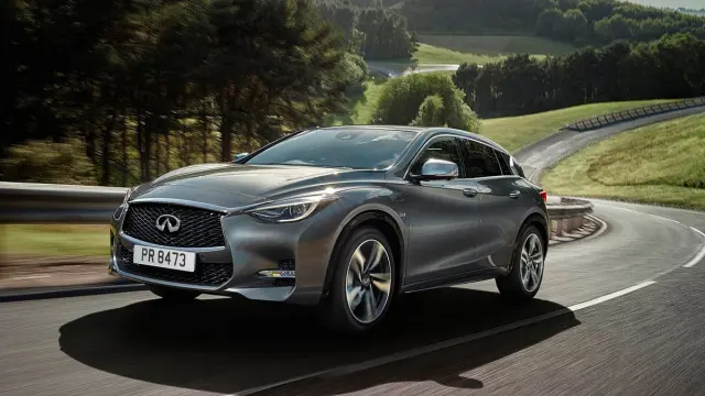 Infiniti Q30 delantera