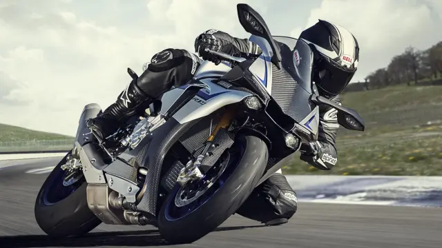 Yamaha R1 2015 12