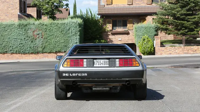 Prueba-DeLorean-DMC-12-trasera