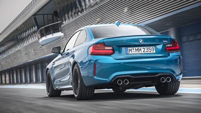 BMW M2 2016 trasera