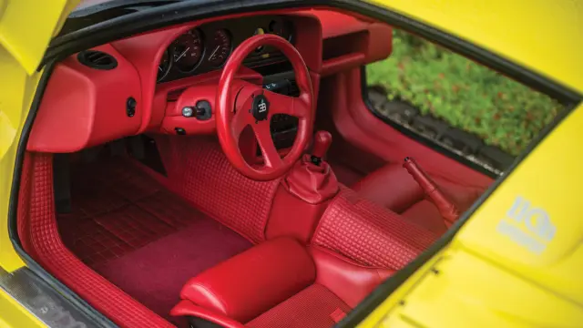 Bugatti EB110 SS interior