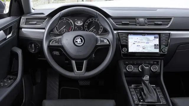 El interior del Skoda Superb Combi 2015 DSG