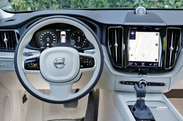 El Volvo XC60 Premium Edition viene muy bien equipado de serie