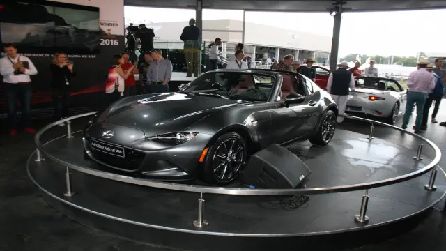 Mazda-MX-5-RF-estática