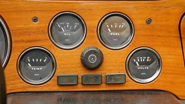 Triumph TR detalle