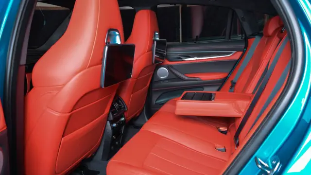 BMW X6 M personalizado plazas traseras