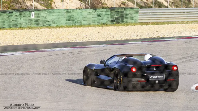 Ferrari F12 TRS negro
