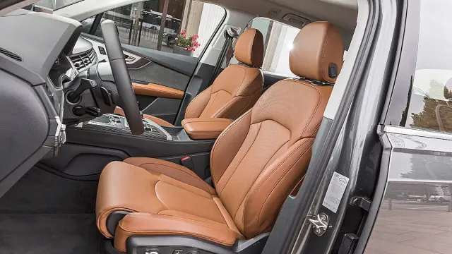 Audi Q7 interior