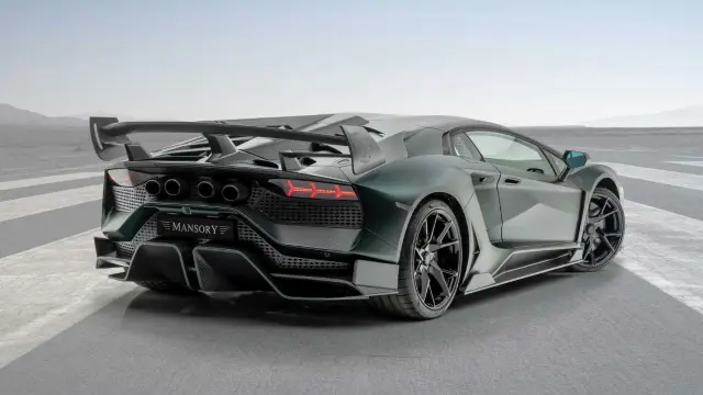 El Mansory Cabrera aumenta la potencia del Aventador SVJ original.