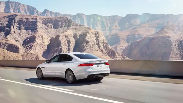 jaguar xf 2016 trasera