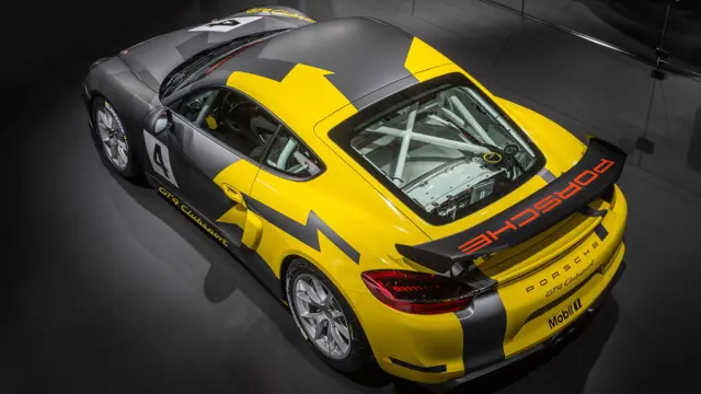 Porsche Cayman GT4 Clubsport trasera
