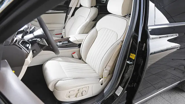 Genesis G90 interior