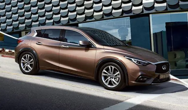 Infiniti Q30 delantera