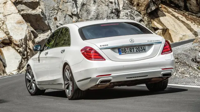cinco hibridos mas rapidos Mercedes S500 Plug-in Hybrid zaga