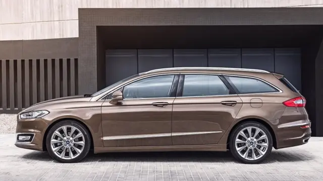 Ford Mondeo SportBreak Vignale lateral