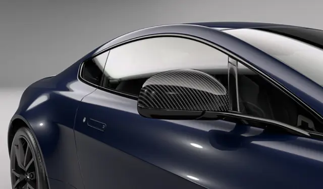 Aston Martin Vantage Red Bull Racing Edition detalle retrovisor