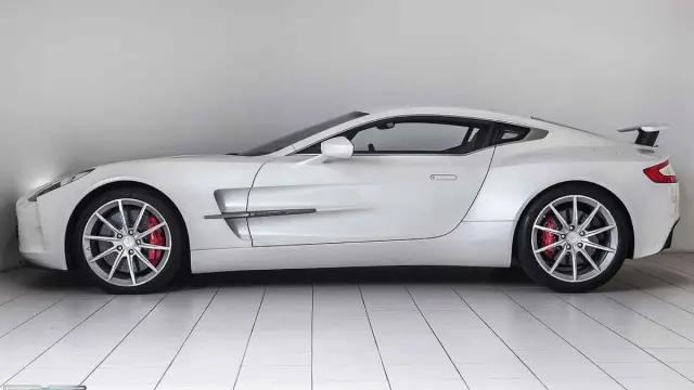 Aston Martin One-77 lateral