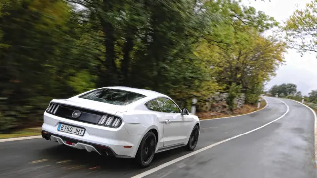 Ford Mustang dinamica
