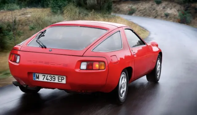 Porsche 928 trasera