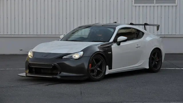 Tokio-Auto-Salón-2017-Toyota-GT86-14R-60-Carbon-Concept