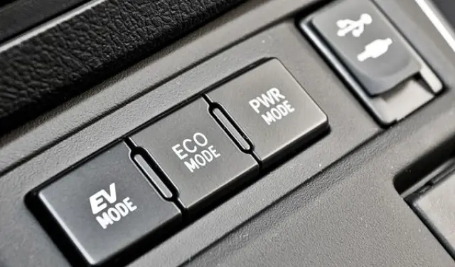 Toyota Auris Hybrid interior botones modos conducción