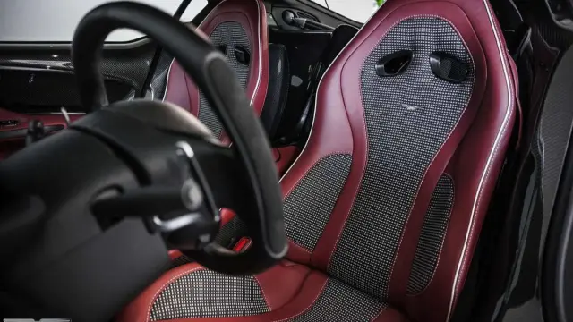 Aston Martin One-77 asientos
