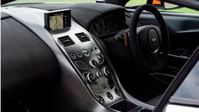 Cockpit del Aston Martin GT12