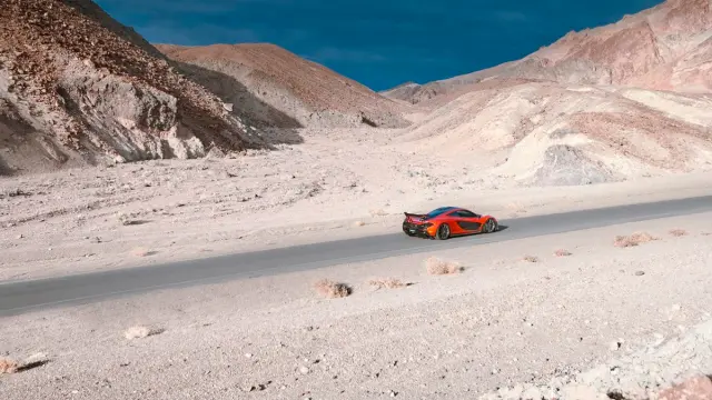 McLaren P1 en Death Valley