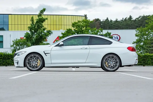 Prueba radical: BMW M4 Competition lateral