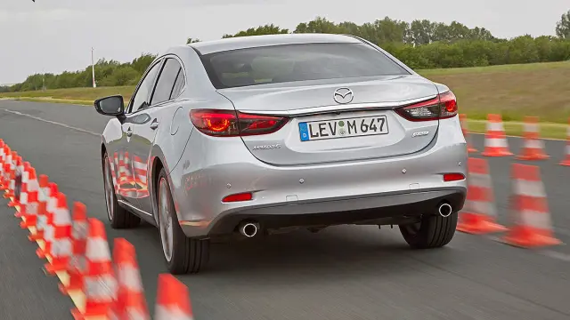 Mazda6 detrás zaga