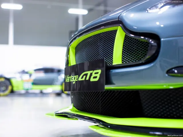 Aston Martin Vantage GT8