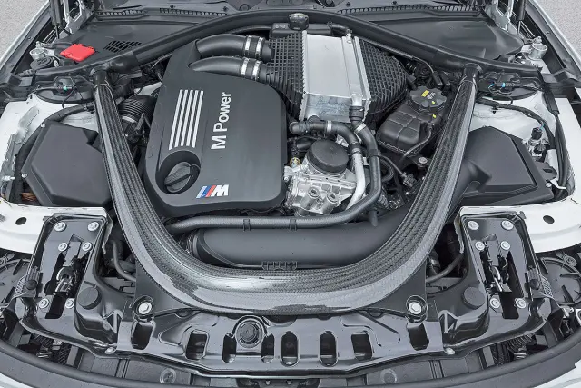 Prueba radical: BMW M4 Competition morro motor